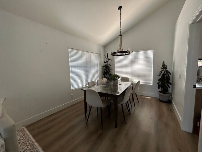 Building Photo - 44125 Northgate Ave