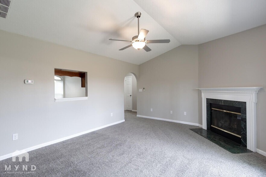 Building Photo - 2205 Autumn Creek Dr