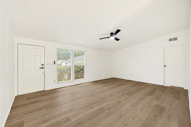 Building Photo - 16315 Lone Star Ranch Dr