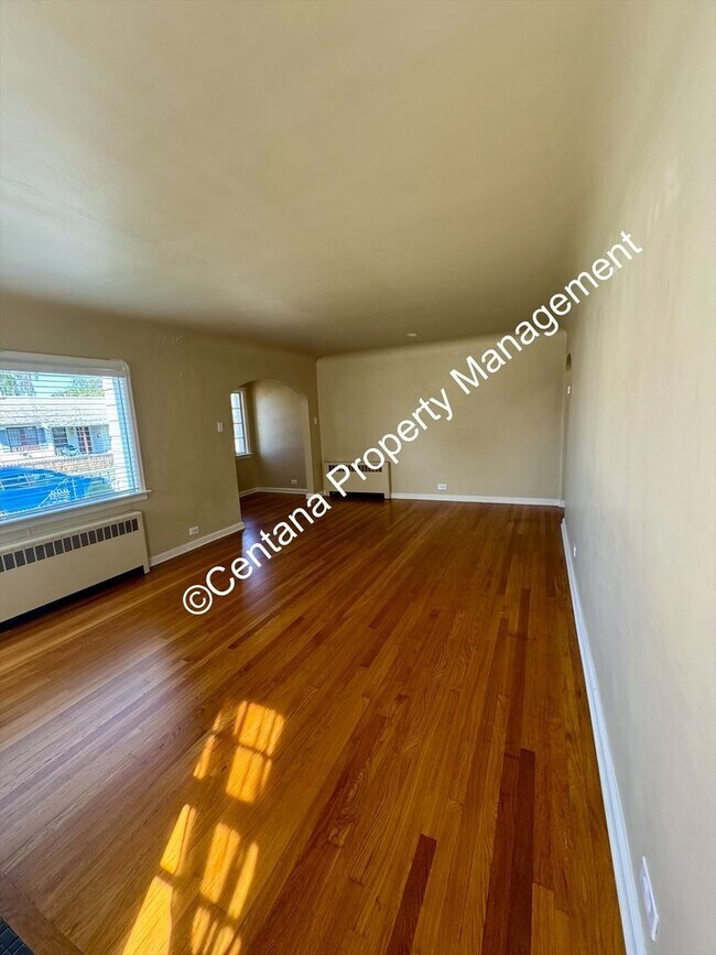 Building Photo - $500 off first months rent on 3 bed 2 bath...