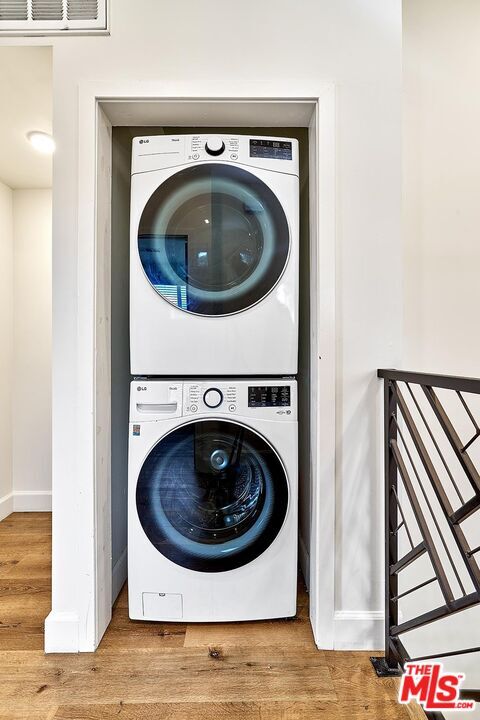 Building Photo - 14550 Burbank Blvd