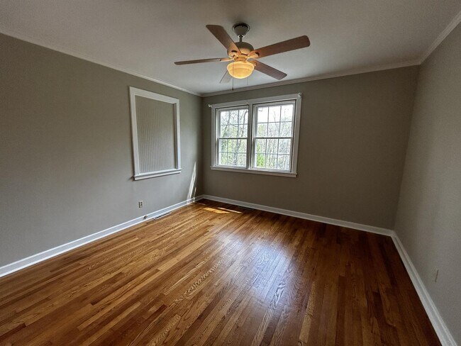 Building Photo - 101 E Lewis Rd