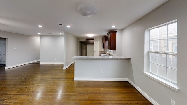 Building Photo - 4323 Alice St