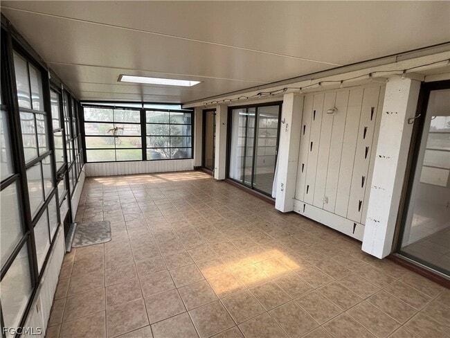 Building Photo - 1041 River Run Rd