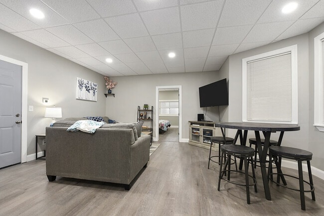 Building Photo - 155 Labelle St