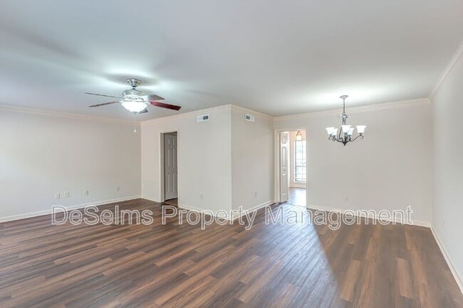 Building Photo - 1122 Brentwood Pointe