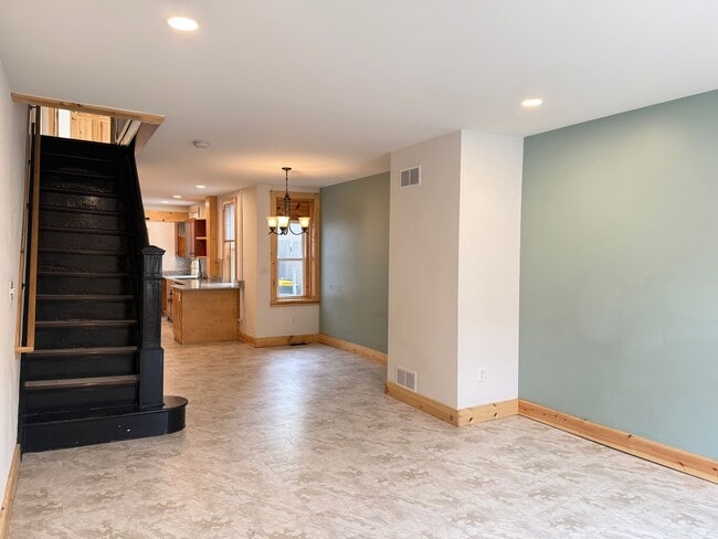 Building Photo - Beautifully Renovated 4 bedroom 2 bathroom Townhome in Columbia, PA!