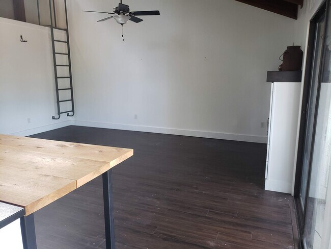 Building Photo - Longwood (The Springs) - 2 Bedroom, 1 Bathroom - $1,795.00