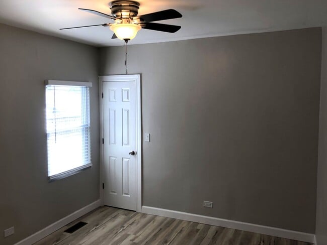 Building Photo - Large remodeled 4bed/2bath close to schools and transportation!