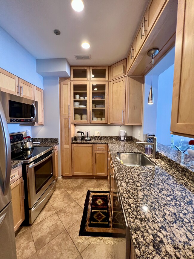 Building Photo - 1200 Braddock Pl