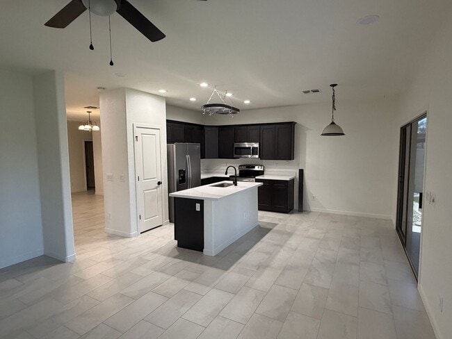 Building Photo - Beautifully Remodeled North Peoria Home 3 Bedroom 2 Bath Plus Office