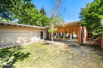 Building Photo - Unique 1950's home in Greeley