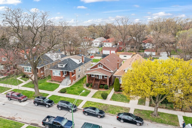 Building Photo - 7938 S Bennett Ave