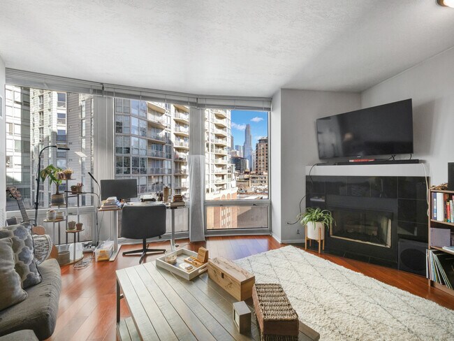 Building Photo - 600 N Kingsbury St