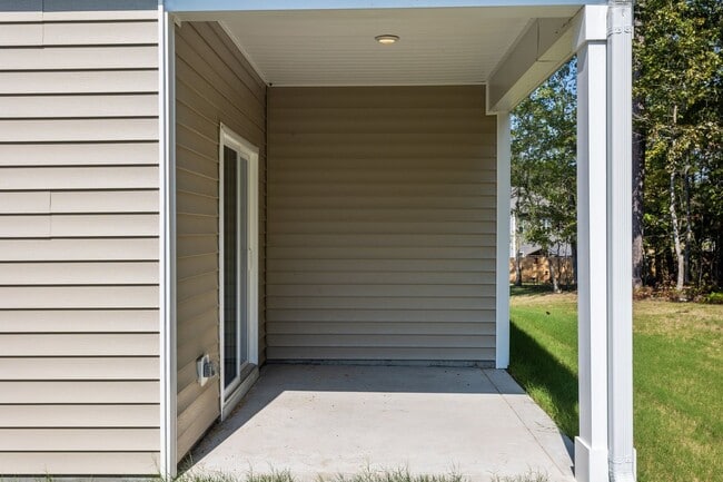 Building Photo - Beautifully designed 4-bedroom, 2-bath ranch