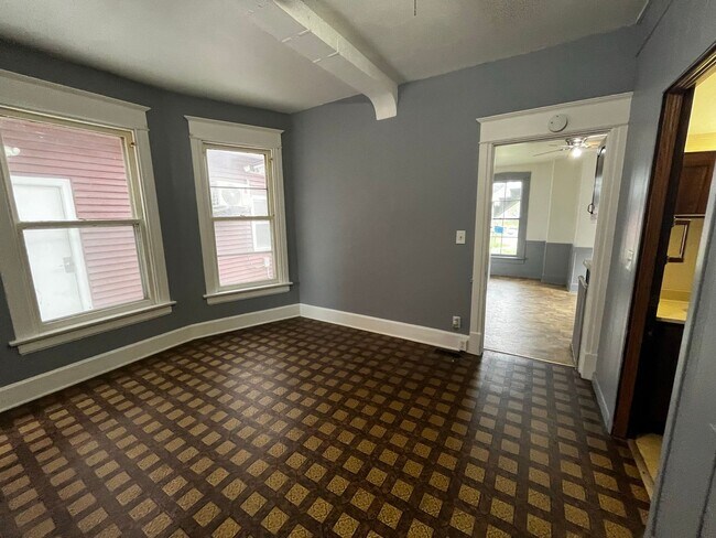 Building Photo - 1458 W 3rd St