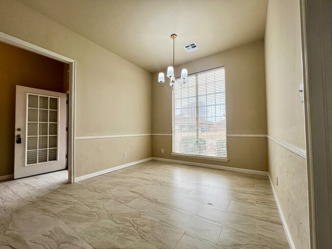 Building Photo - 624 Vickery Ave