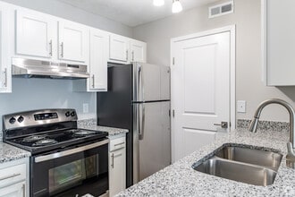 Building Photo - Emerald Lakes