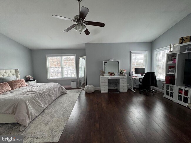 Building Photo - 17 Parkview Way