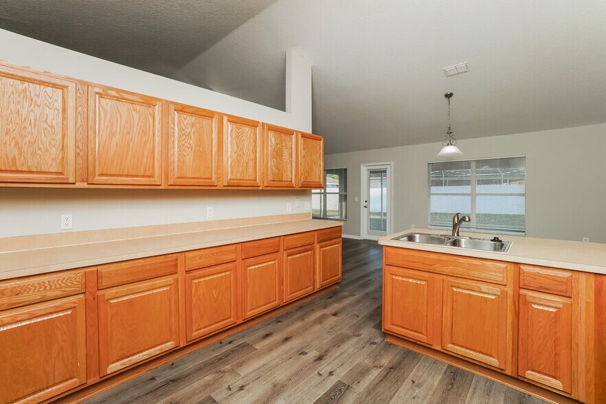 Building Photo - 11485 Viking St