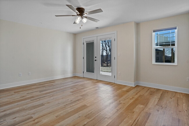 Building Photo - 116 Eiche Dr