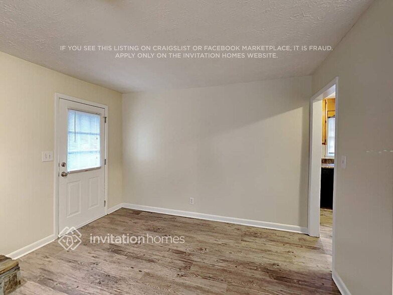 Building Photo - 3500 Rogers Dr