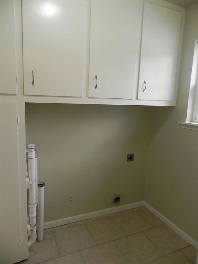 Building Photo - 7827 Marilyn Ln