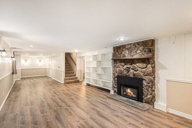 Building Photo - Cheyenne Canyon / 3 bedroom, 2 car garge, ...