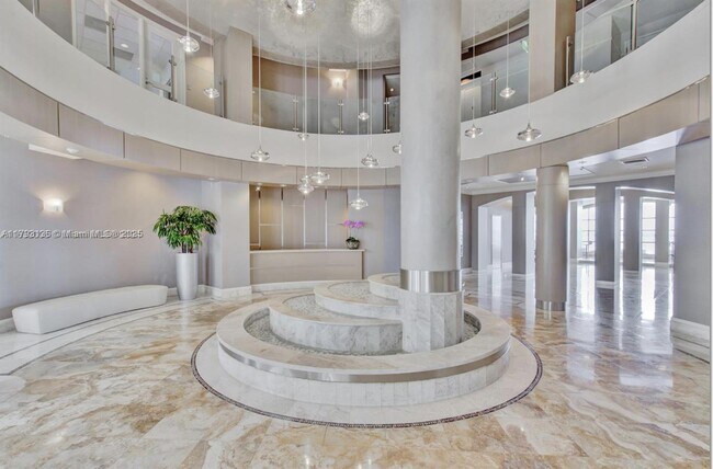 Building Photo - 808 Brickell Key Dr