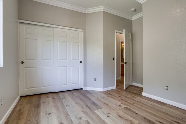 Building Photo - 3 Bedroom Home in Cul De Sac Available Now...