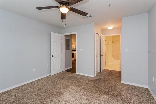 Building Photo - 5455 Vineland Rd