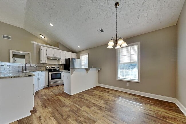 Building Photo - 204 Cambridge Dr