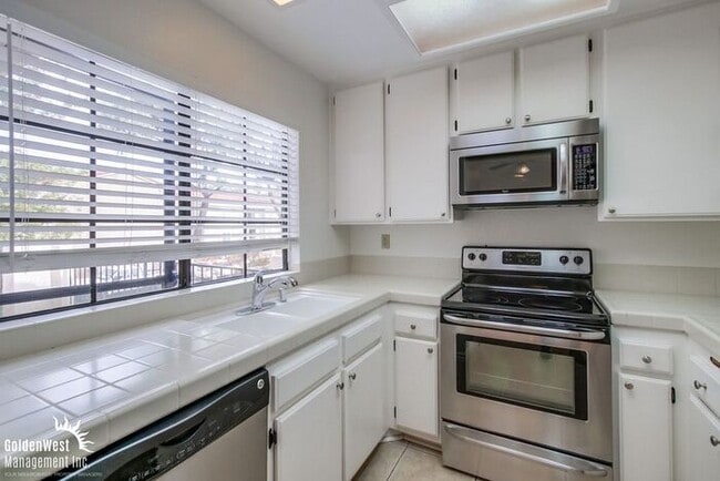 Building Photo - Beautiful 2Bdm 2Ba Condo in La Jolla Colon...