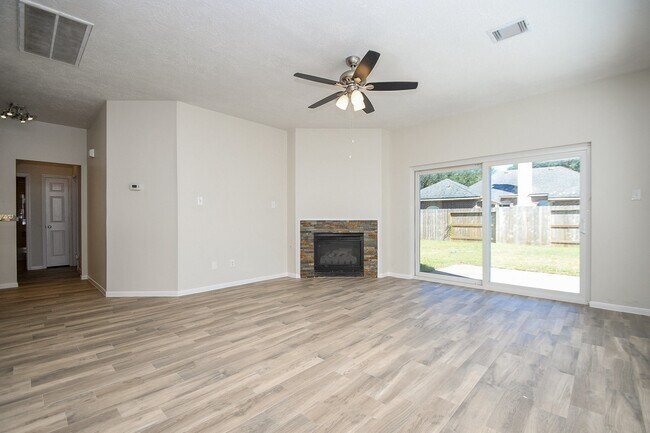 Building Photo - 139 Skycrest Dr