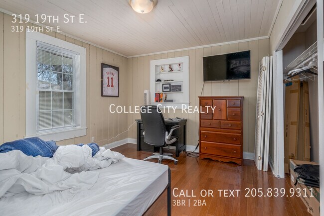 Building Photo - 319 19th St E