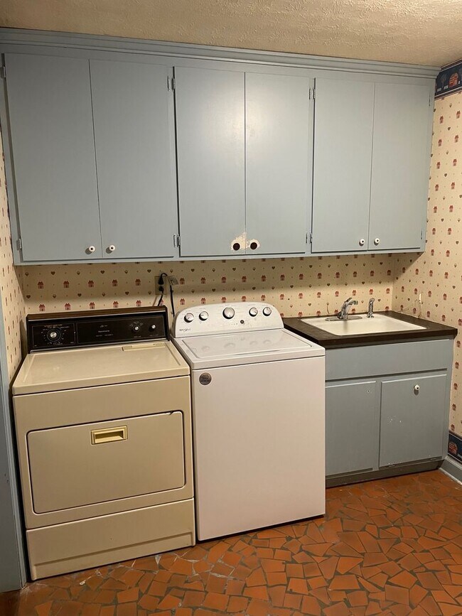 Building Photo - Beautiful 2 Bed, 2 Bath home located in Se...