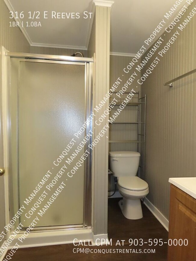 Building Photo - Unique Studio Apartment Near Hospital Dist...