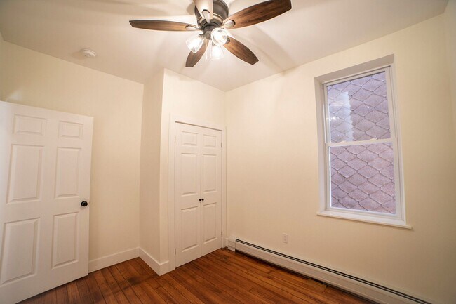 Building Photo - 206 48th St
