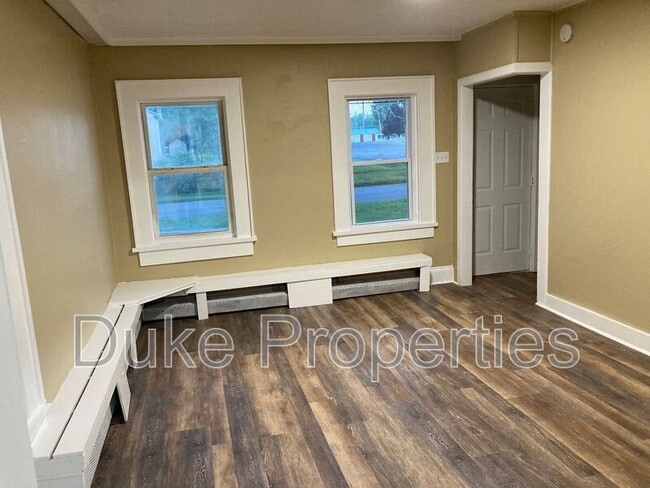 Building Photo - 431 W State St