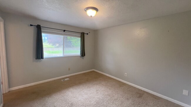 Building Photo - 91692 Smith Lake Rd