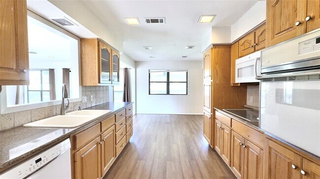 Building Photo - 843 Sunfish St