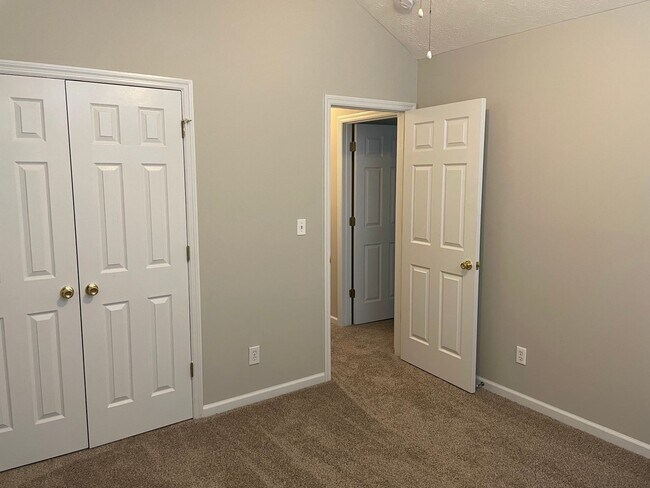 Building Photo - 4 Bedroom Ranch near Fort Bragg