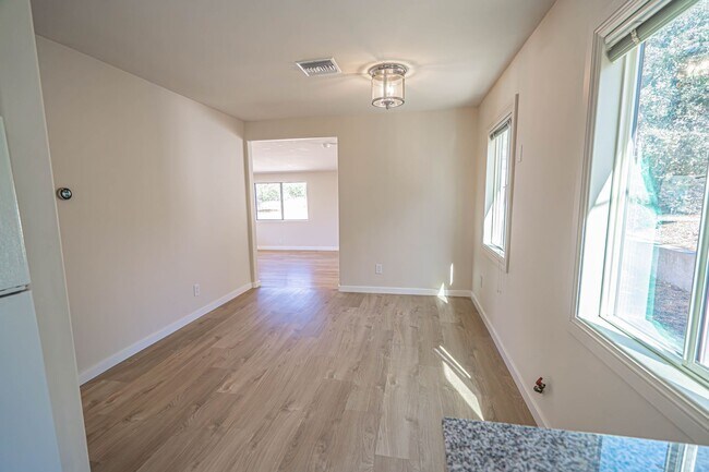 Building Photo - COMING SOON! 2 Bedroom Single Story in San...