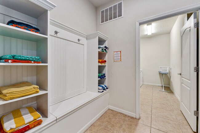 Building Photo - 8845 Rhodes St