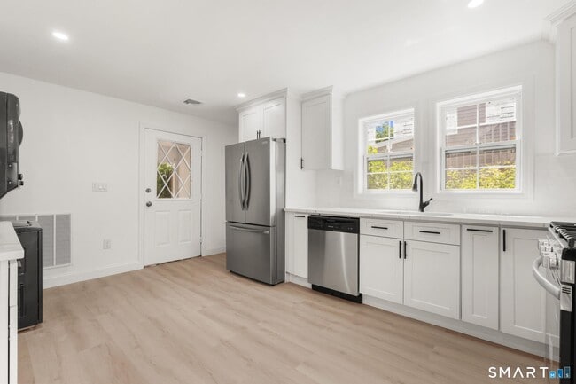 Building Photo - 64 Soundview Ave