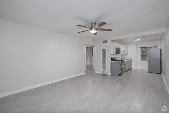 2BR, 1BA - 775SF - Living/ Dining Room - Golden Grove Manor