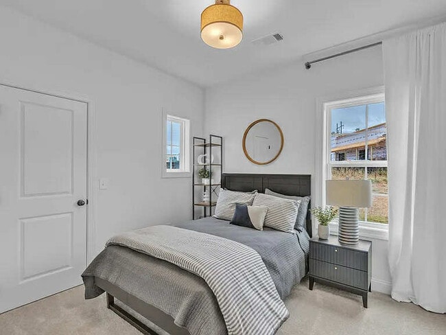 Building Photo - 1565 W Farmville Rd