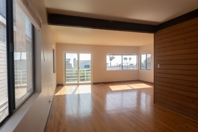 Living Room - 1834 Rhodes St