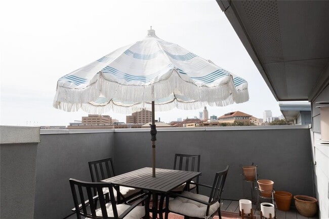 Building Photo - 3000 Speedway