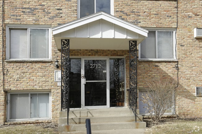 Building Photo - 2712 Pillsbury Ave S